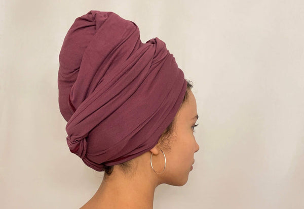 Strahlende Locken ohne Hitze: So leicht geht die Plopping Methode