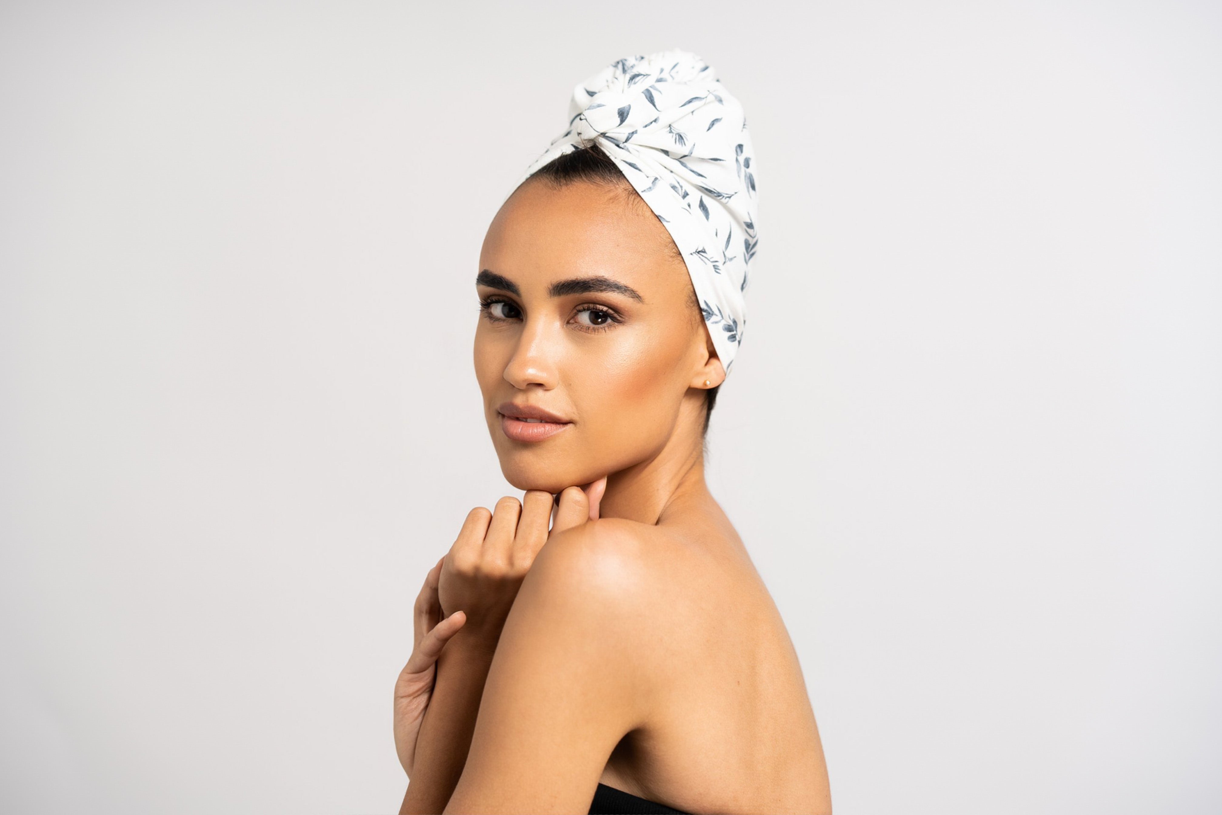 Mach Schluss mit Föhnen & nimm stattdessen einen Haarturban - Mit unserem Baumwolle Turban Handtuch zum gesunden Haar.