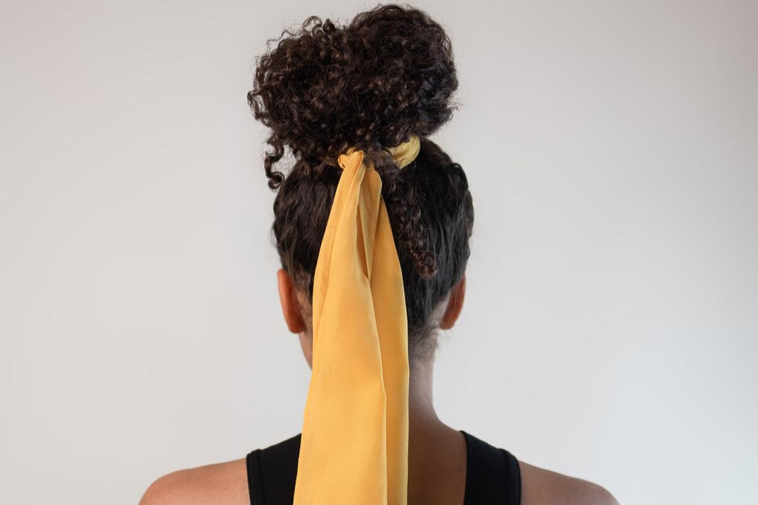 Setze deinen Look mit unseren Hair Scarfs ganz easy in Szene & kreiere mit einem Haarschal jeden Tag einen neuen Style.