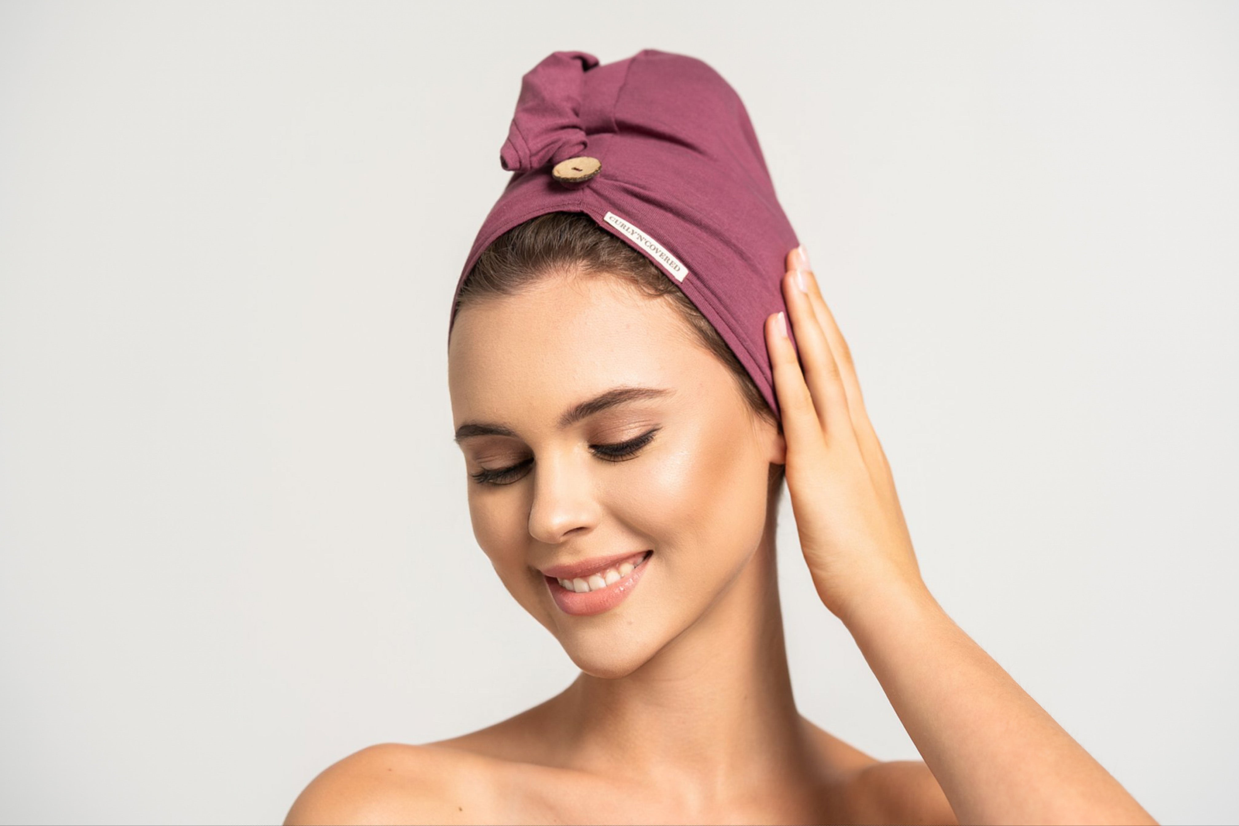 Entdecke die Leichtigkeit des Ploppings mit sanften Bambus Turban Handtüchern & Hair Wraps - für strahlend schöne Haare.