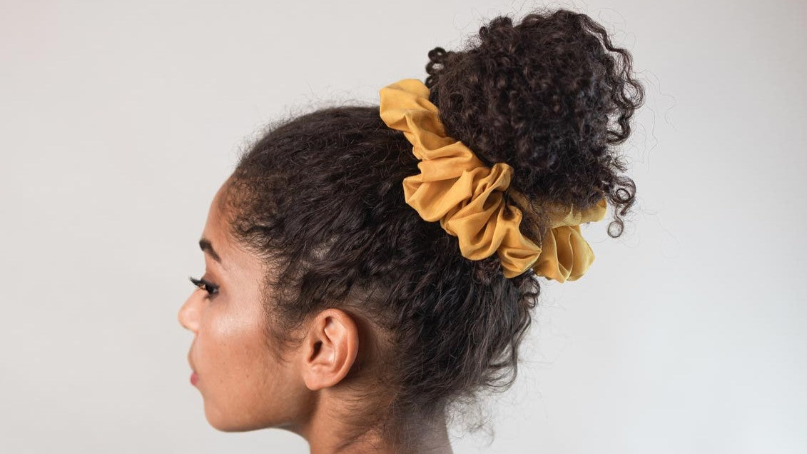 Entdecke unsere XXL Scrunchies für voluminöse Haare & bändige deine Haarpracht mit diesen extra großen Haargummis deluxe