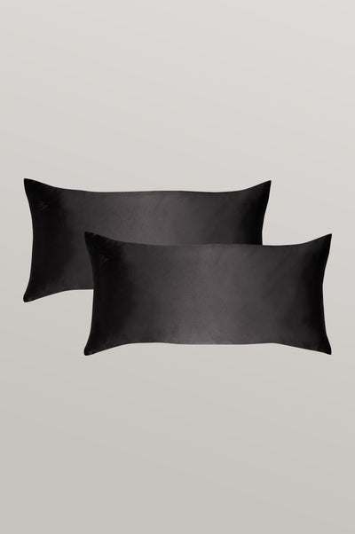 2er Bundle Seidenkissenbezüge in der Größe 40 x 80 cm in schwarz von Curly N Covered