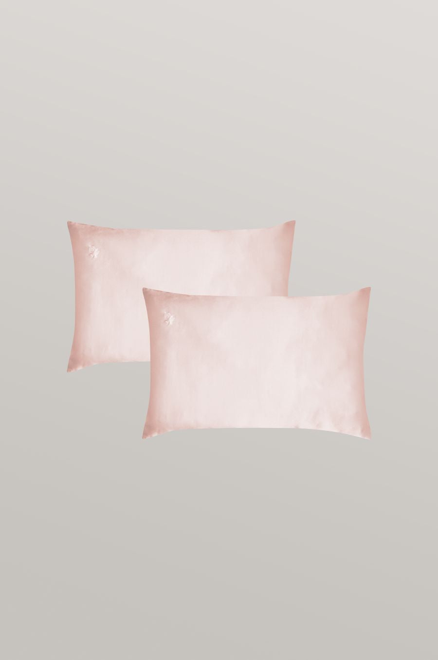 2er Bundle Seidenkissenbezüge in der Größe 40 x 60 cm in zart rosa von Curly N Covered