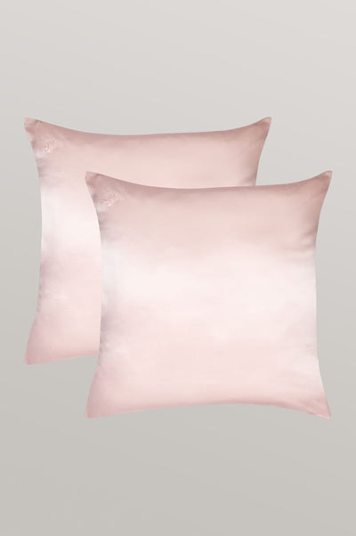 2er Bundle Seidenkissenbezüge in der Größe 80 x 80 cm in zart rosa von Curly N Covered