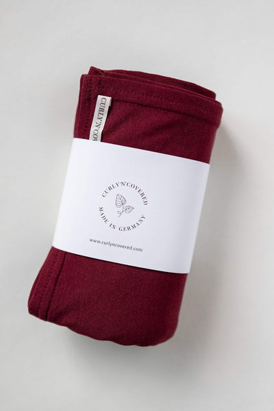 Bambus Haar Handtuch in Bordeaux von Curly'N'Covered, umwickelt mit einer Banderole