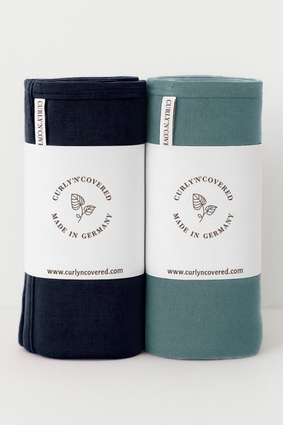 2er Bundle Bambus Haarhandtuch von Curly N Covered in den Farben Schwarz und Mintgrün aus zertifizierter Bambus Viskose, beide Handtücher gerollt und mit Banderole umwickelt