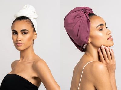 Bundle Haar Handtuch und Turban Handtuch aus Bambus, Handtuch links in weiß und Turban rechts in rot von CURLY N COVERED 