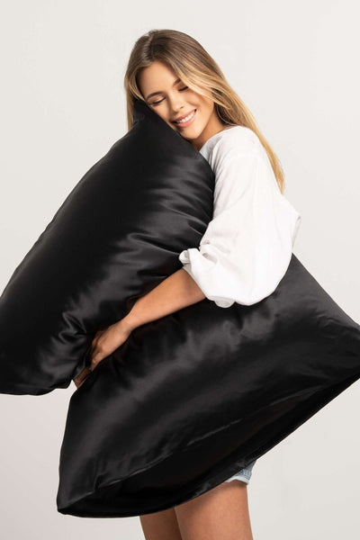 Seidenkissenbezug in der Größe 80 x 80 von Curly'N'Covered aus 100 % Maulbeerseide 22 Momme Grad 6A in Schwarz