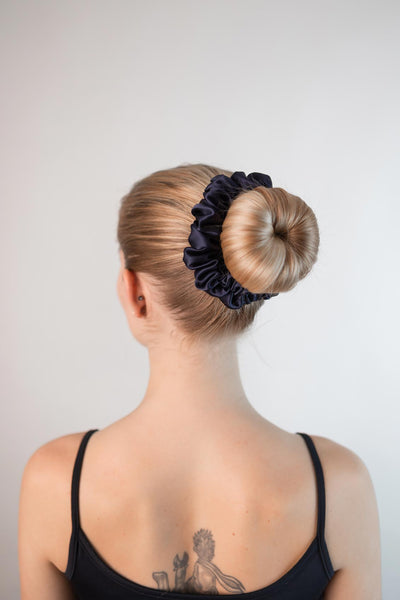 Scrunchie (Silk) – Haargummi aus reiner Seide 22 Momme Grad 6A - 100% Maulbeerseide M / Marineblau