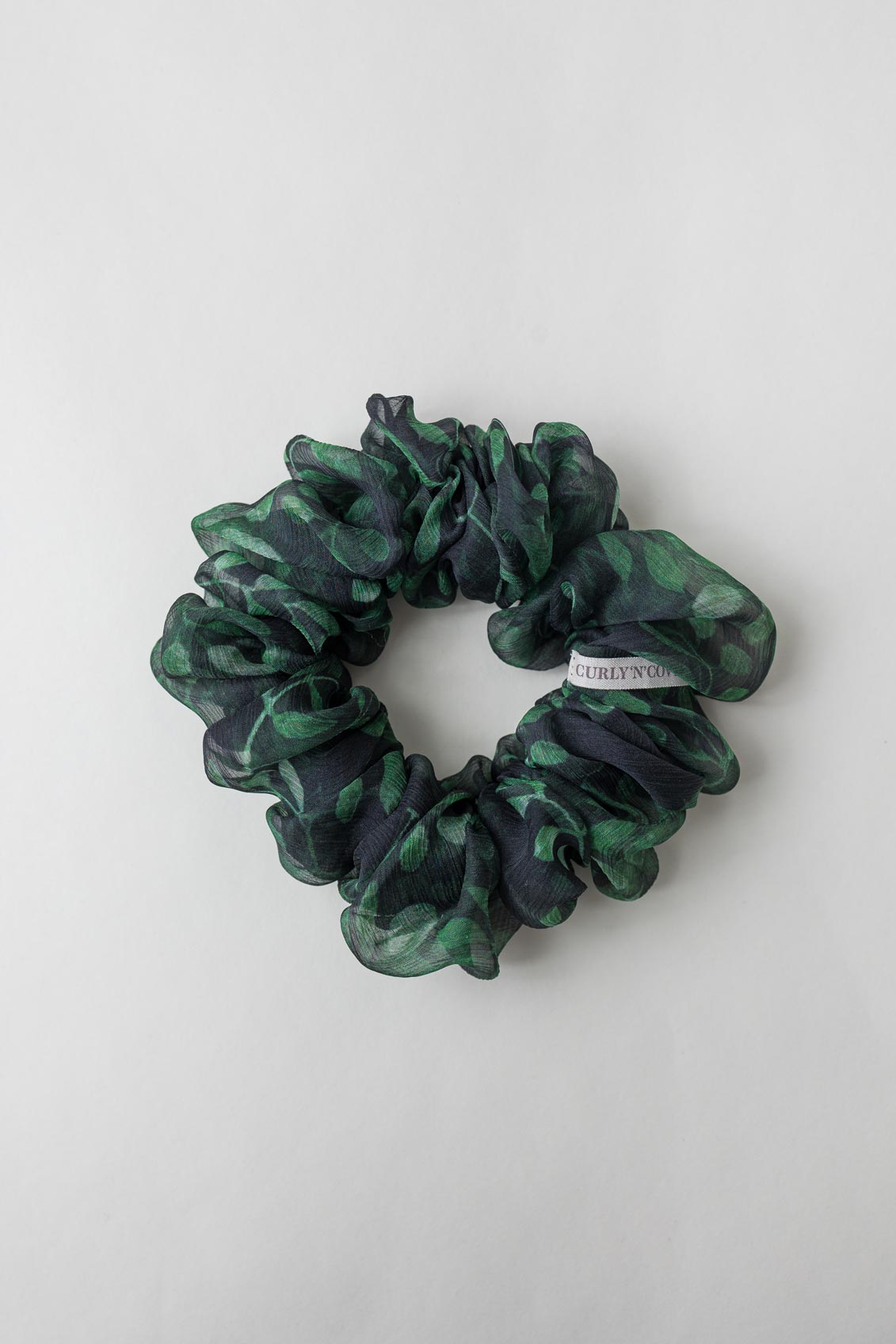 Scrunchie (Silk Crepe) – Haargummi aus Crepe Georgette Seide – grüne Blätter - Crepeseide