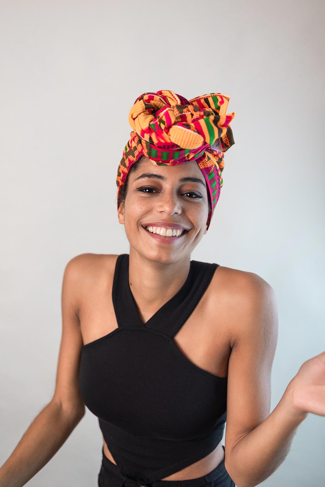 Farbenfrohes afrikanisches Kente Kopftuch in der Größe 58x180 von Curly'N'Covered