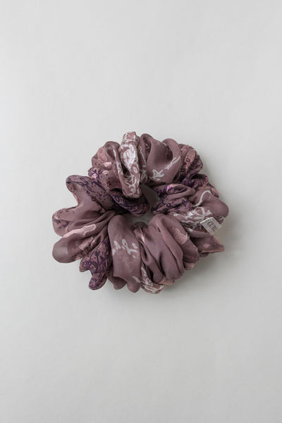 Scrunchie Größe M aus Crepe Georgette von Curly'N'Covered mit floralem Blütenmuster